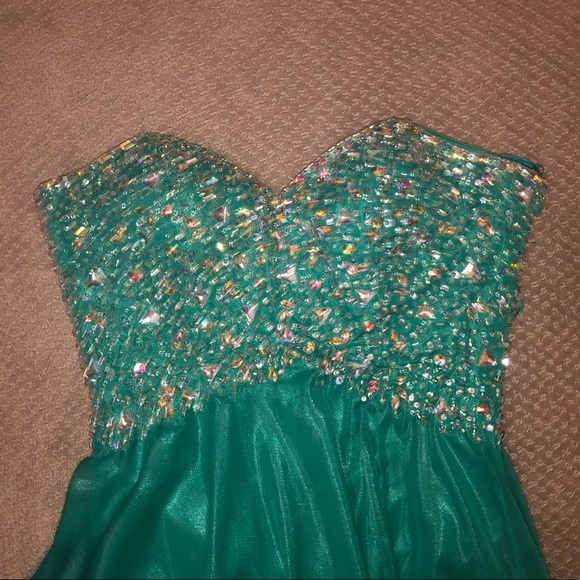 Prom, formal dress - Picture 2 of 5